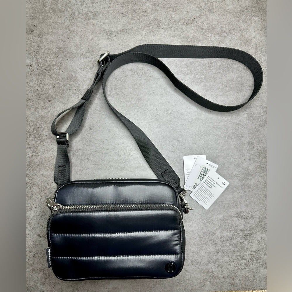 lululemon Everywhere Wunder Puff Crossbody Bag 2L – Black